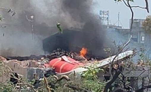 Малък самолет се разби на италианска магистрала и уби двама души