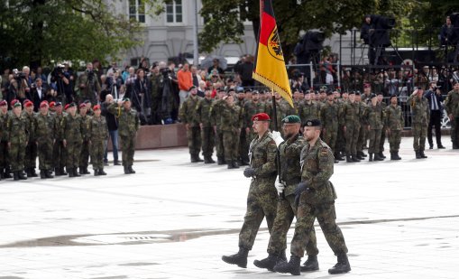 Германия се нуждае от над 200 000 войници, казармата няма как да е доброволна