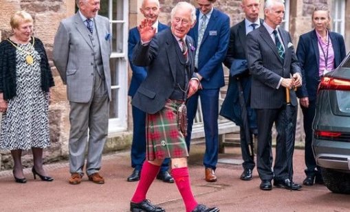 Чарлз III откри мемориал в чест на военни ЛГБТИК+