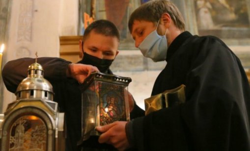 Трима гръцки свещеници в ареста, криели дрога в църквата