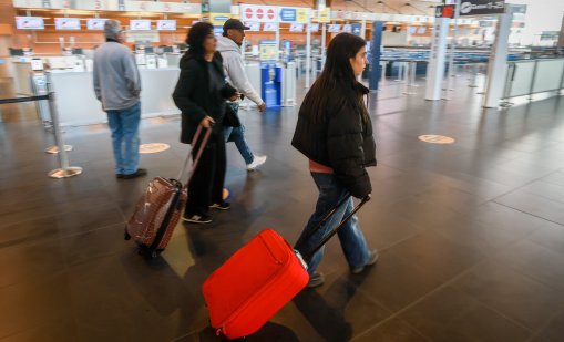 Работят ли бонусите за служителите на Ryanair, "ловящи" нарушители с големи багажи? 