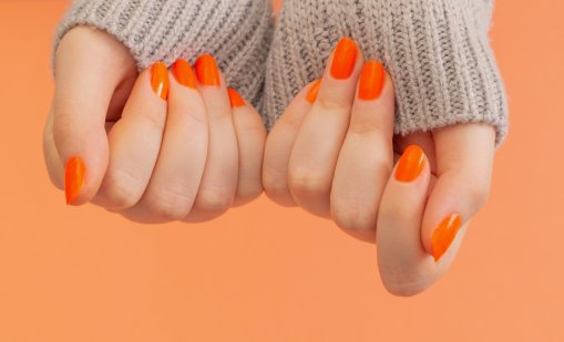 7 цвята за маникюр, които ще ви нaстроят за празниците