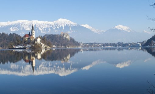 Защо Словения принуждава шефовете да дават на всеки работник по 640 евро за Коледа?