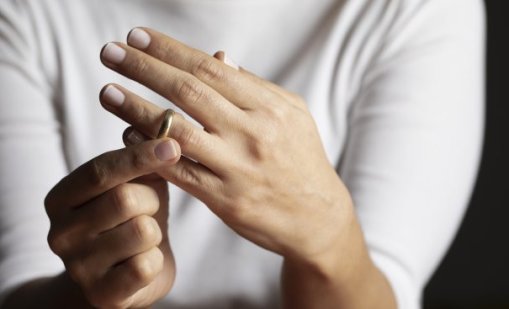 Как да възстановите самочувствието си след раздяла?