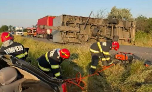 Български камион предизвика катастрофа в Браила, загинаха съпрузи