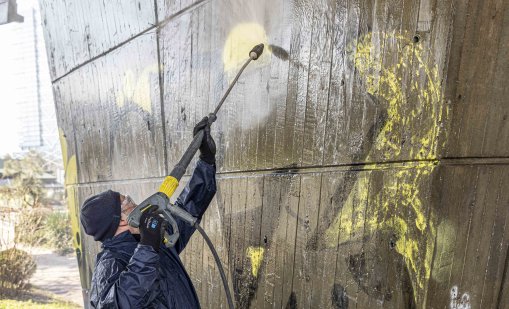 Столична община ще чисти надписи и драсканици от фасадите