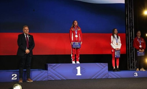 Пак драма в София: Украинка отказа да чуе руския химн на Европейското по бокс ВИДЕО