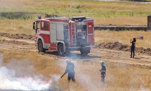 Голям пожар гори край Баритна мина в Стара Загора