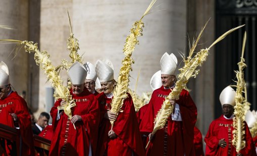 Католиците празнуват Палмова неделя СНИМКИ