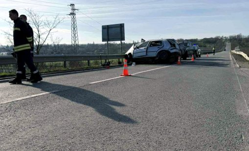 20-годишна шофьорка загина, мъж е настанен в болница след тежката катастрофа