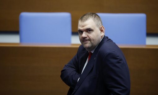 Пеевски за дроновете: Радев еднолично дължи отговор