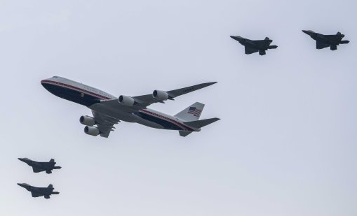 Потвърдено: Тръмп сменил новия Air Force One със стария в Анкара заради заплаха