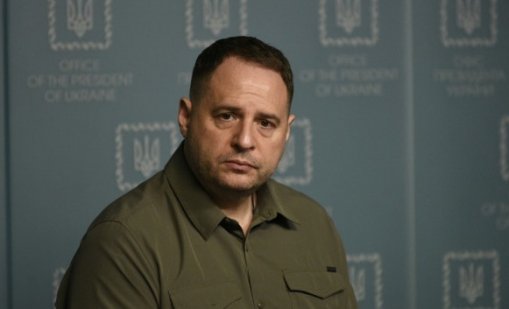 Бивш началник на канцеларията на Зеленски бе обявен за заподозрян в рамките на мащабно разследване на корупция