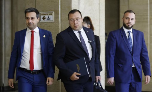 &ldquo;Възраждане&rdquo; се регистрира в ЦИК за президентските избори