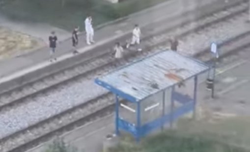 Автомобил блъсна майка и дете в количка на пешеходна пътека в Казанлък