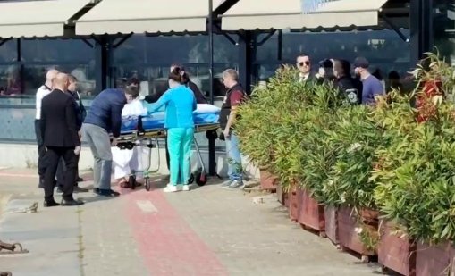 В кадър: Ранените моряци от ударения от дрон кораб пристигнаха във Варна