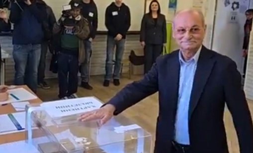 Ахмед Доган гласува: Младите са приоритет