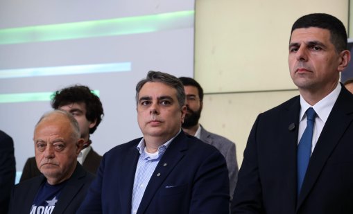 Политолози: ПП-ДБ е патологична единица, а Василев извива ръце и не търпи лидери 