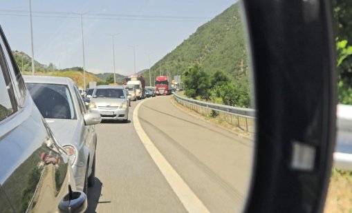 30% по-силен трафик: 1 млн. автомобила влезли в Гърция през Кулата