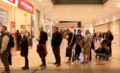 Опашки пред БНБ и чейндж бюрата: Трескаво се обръщат левове в евро