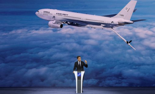 Марк Рюте: НАТО ще купи 12 самолета Airbus модел А400