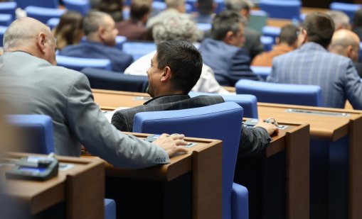 Депутатите ще обсъждат нов държавен дълг и мерки срещу поскъпването