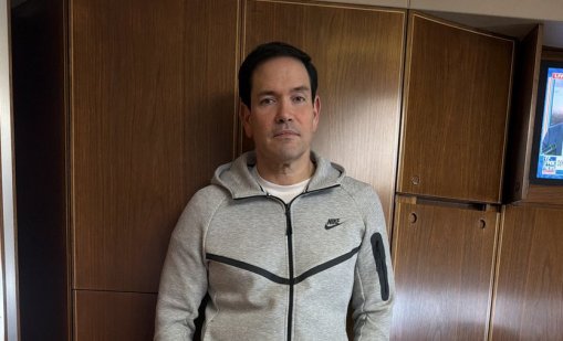 Рубио носи Nike Venezuela докато лети за Китай, сравниха го с Мадуро