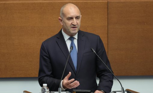Първи парламентарен контрол за Радев