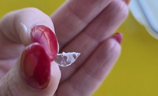 Вашите сигнали: Стъкла в салата, развалени стоки, сандвич-подметка...