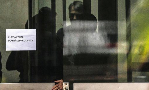 Болсонаро е изписан от болница след операция и върнат в затвора