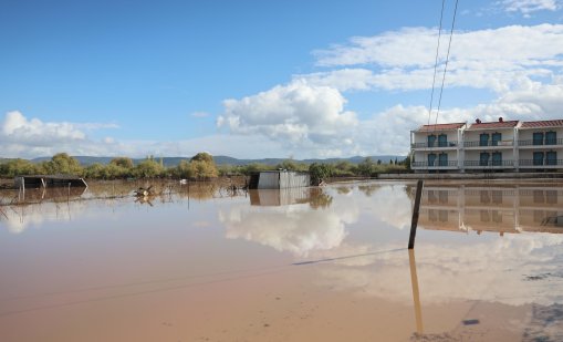 Гърция е парализирана от лошо време: Дъждът продължава да вали