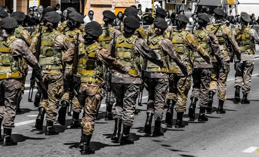 Швейцария реши: Без жени в казармата