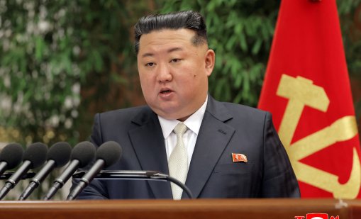 Ким Чен Ун: Северна Корея ще укрепва ядрените си сили
