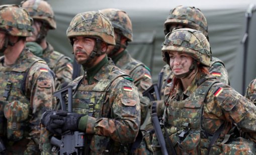 В германското правителство се споразумяха за новите правила за военна служба