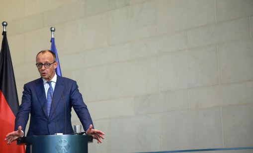 Мерц сравни Меркел с Чембърлейн