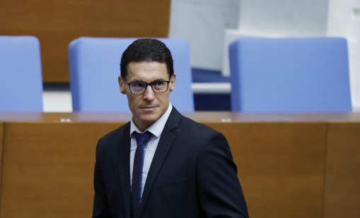 Нинова към &ldquo;прогресиста&rdquo; Проданов: Жените не сме второ качество 