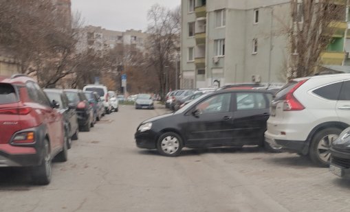 Наглост или безотговорност: Кой как паркира в градовете?