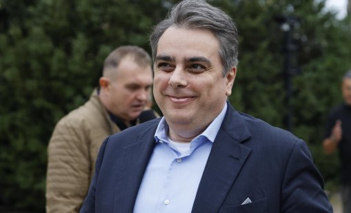 Василев: Сарафов се разпорежда незаконно с държавни средства