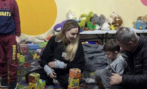 Руски дрон прелетя над Анджелина Джоли по време на посещението ѝ в Украйна