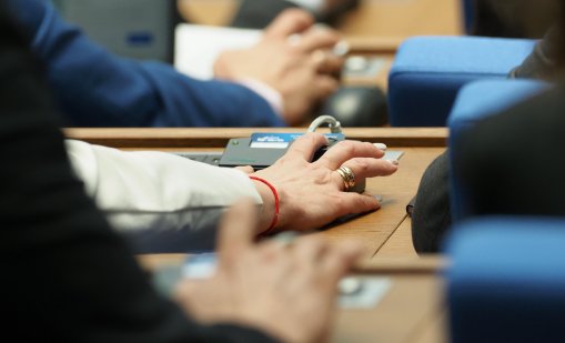 Парламентът прие купуването на минни ловци втора ръка и оскъпените "Страйкър"-и