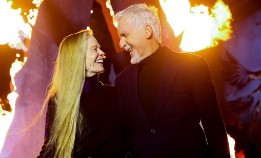 Джеймс Камерън все още е лудо влюбен в звездата си от „Титаник“ Сузи Еймис