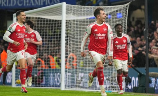 Арсенал победи Челси в голово шоу 