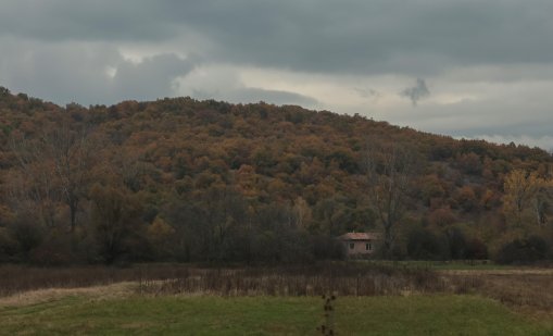 Днес облачно и ветровито, но все още топло