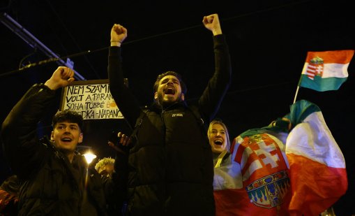 Викове "Руснаци, прибирайте се" отекват по улиците на Унгария след победата на Мадяр ВИДЕО