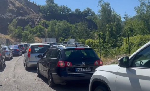 Колоната от коли в посока Гърция е над километър ВИДЕО