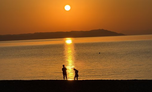 Днес гръмотевични бури и градушки, но слънце край морето