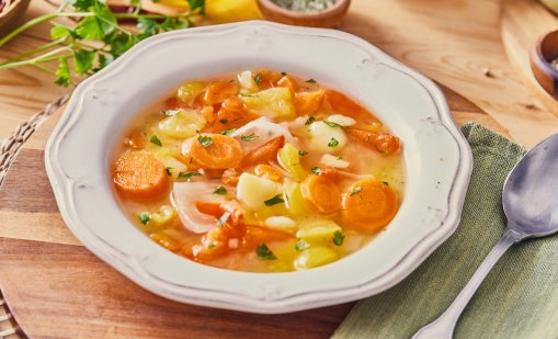 Суперхрани за студените дни: билки и бульони за сила