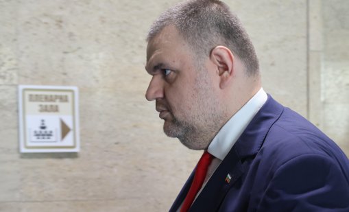 Делян Пеевски подкрепи Борисов, иска закриване на ДАИ