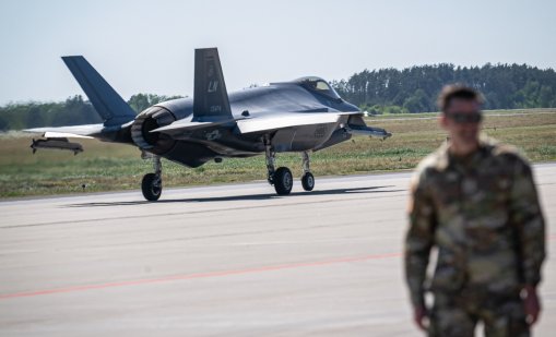 Полша вдигна изтребители след руски удари в Западна Украйна