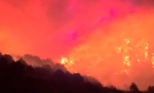 Огънят над с. Плоски: С всяка минута пожарът става все по-голям и опасен ВИДЕО